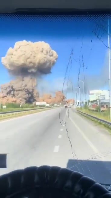 BREAKING 

This afternoon, the Russian Air Force launched a strike on a major Ukrainian weapons depot.

Signif