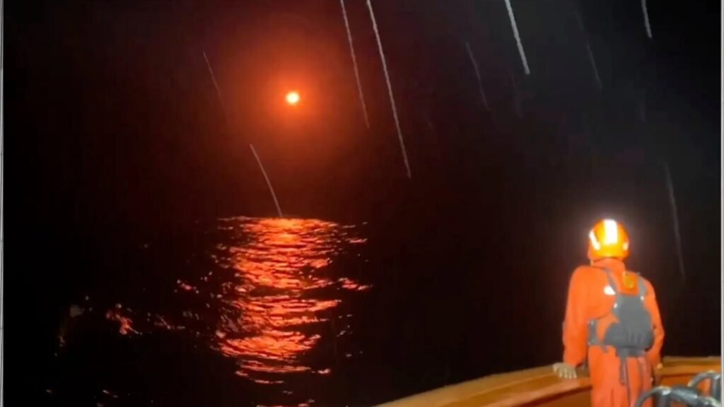 Breaking News! 
 18 survive speedboat capsizing in Indonesia's Mentawai Islands
 
Read more: 
( Source: Time o