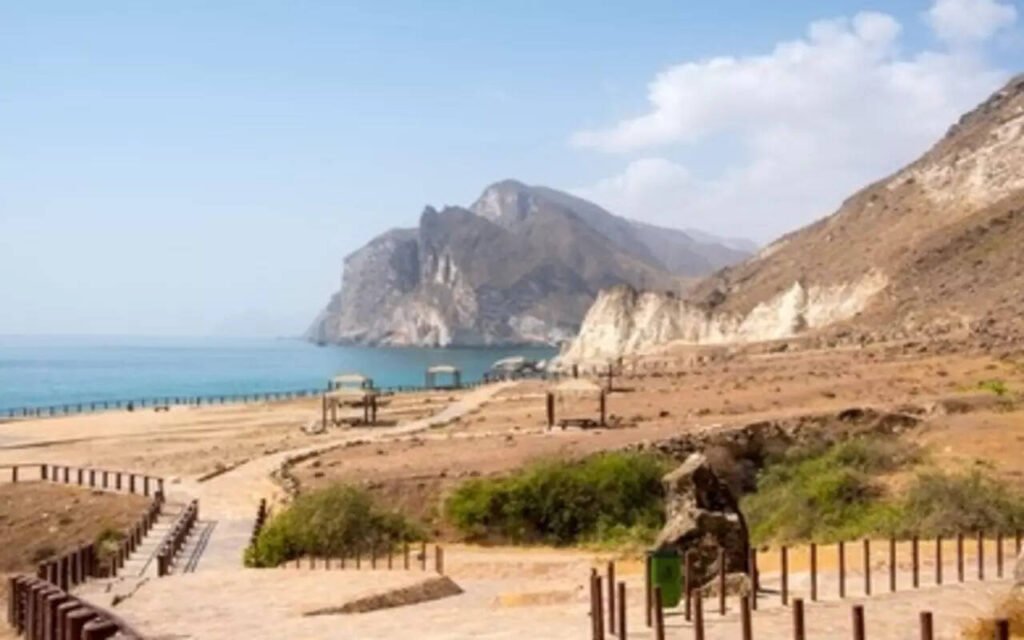Breaking News! 
 This Omani city turns into a tropical paradise every summer: Here’s why you can’t miss it
 Sa