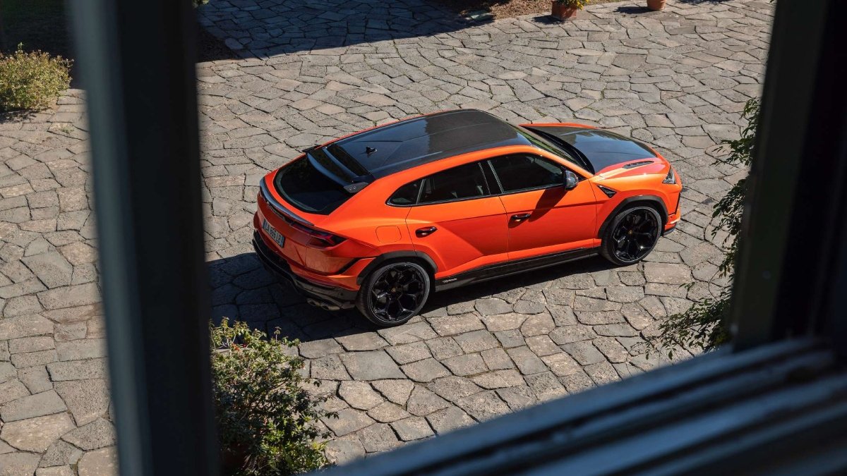 Lamborghini Urus: Specifications, Top Speed and other info about popular SUV super car! What car was Diogo Jota was driving during Zamora accident?