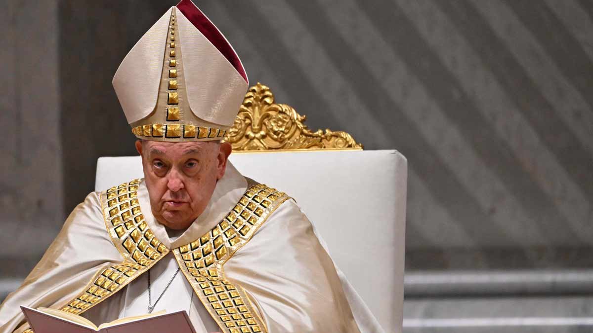 Pope Francis battles double pneumonia; know all about the complex condition